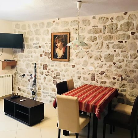 Apartments Sneza Risan Εξωτερικό φωτογραφία