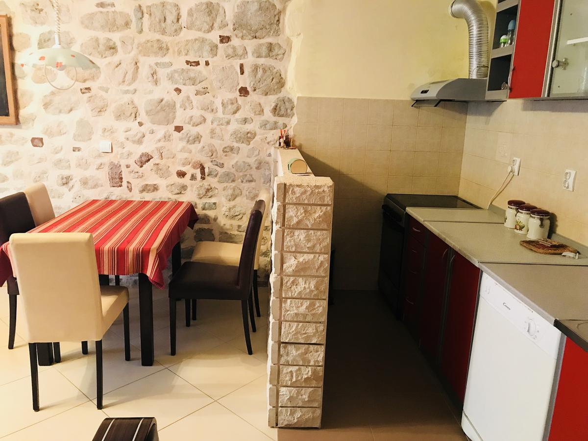 Apartments Sneza Risan Εξωτερικό φωτογραφία