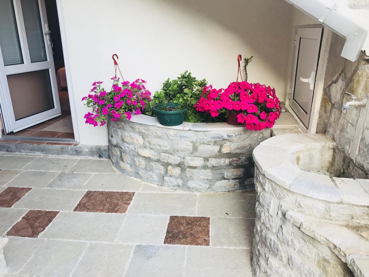 Apartments Sneza Risan Εξωτερικό φωτογραφία